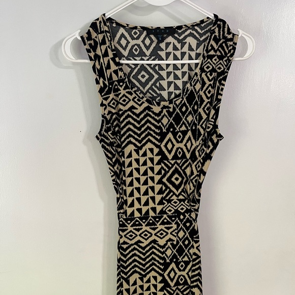 SNAP Mermaid Cut Dress - Picture 2 of 5